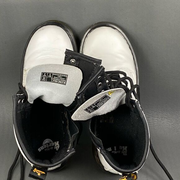 Dr. Martens 1460 8-Eye Boot kids/youths size 3 - Picture 8 of 8